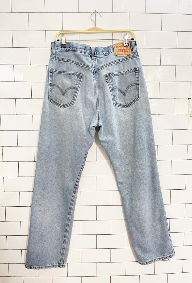 vintage 00s levi's regular fit loose jeans - good market thrift store