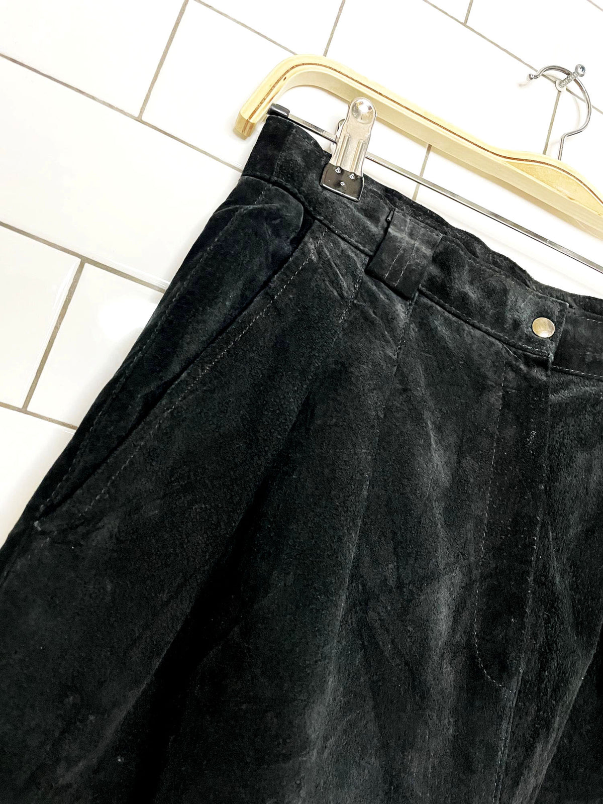 vintage 90s stop easy wear suede pleated trouser shorts | made in canada
