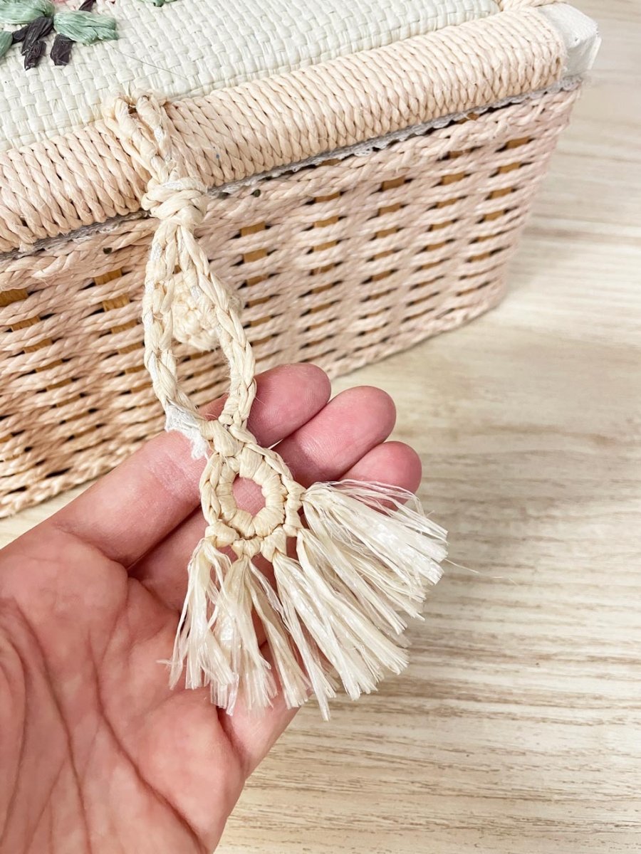 vintage sewing basket beginner sewing kit - good market thrift store