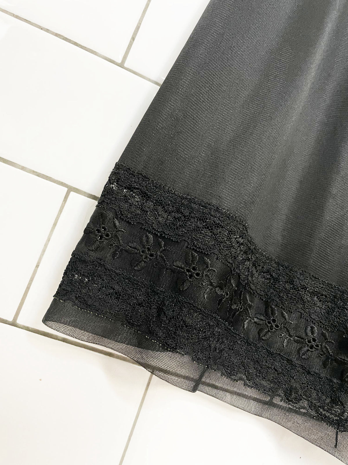 vintage queentex lace trim sateen midi slip skirt