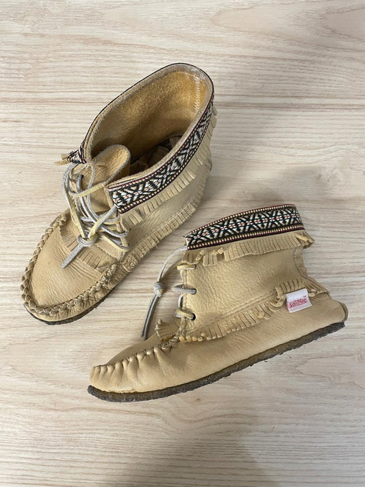 softmoc leather fringe boot moccasins - good market thrift store