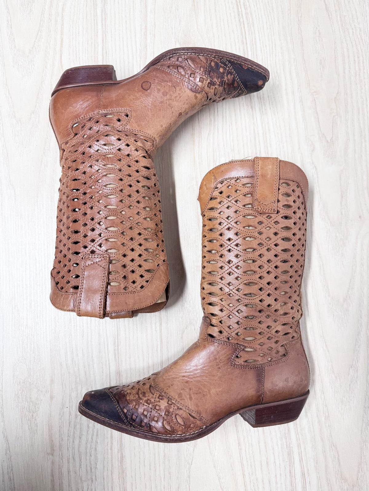 vintaeg 90s nine west perforated leather western cowboy boots