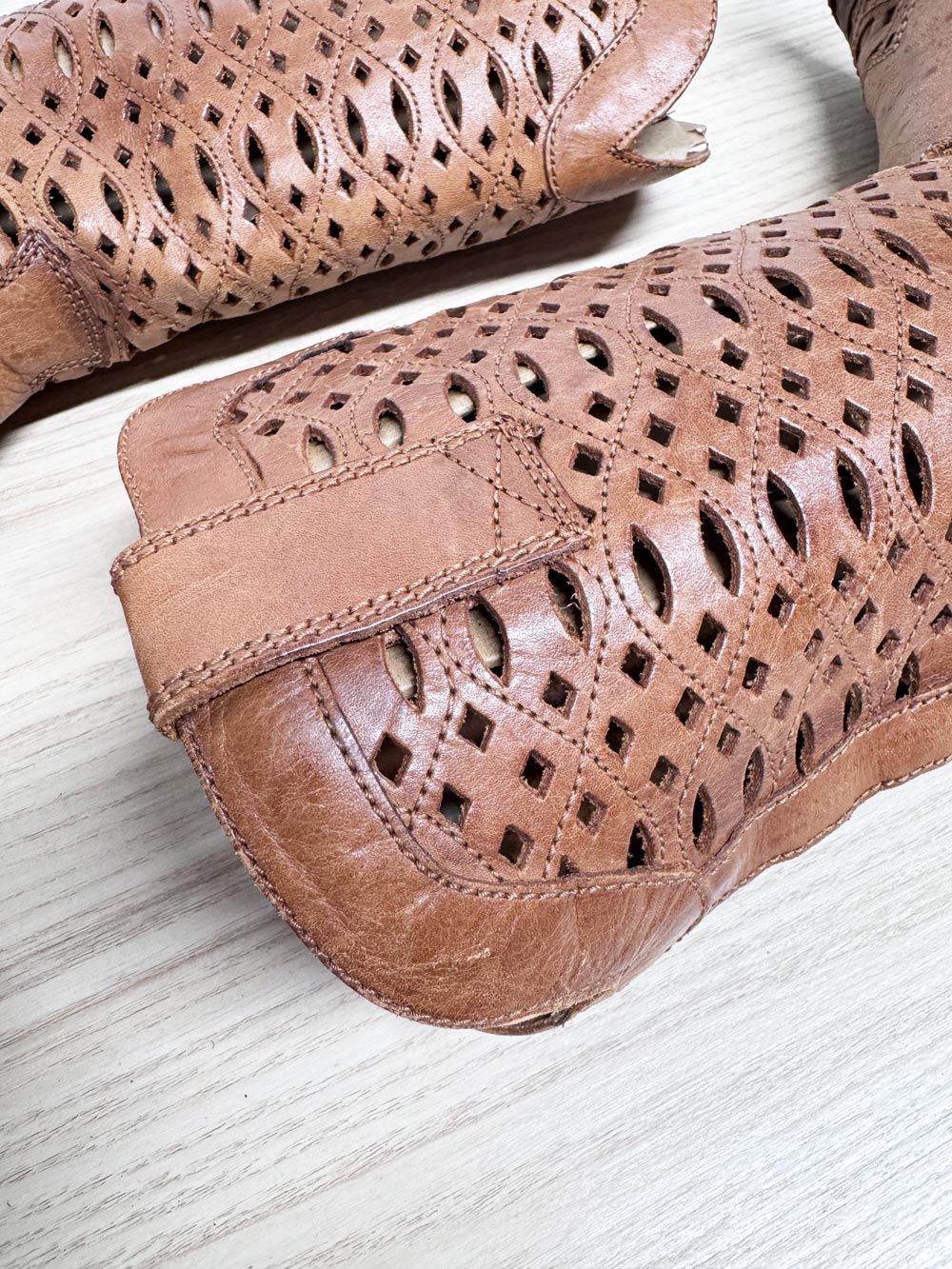 vintaeg 90s nine west perforated leather western cowboy boots