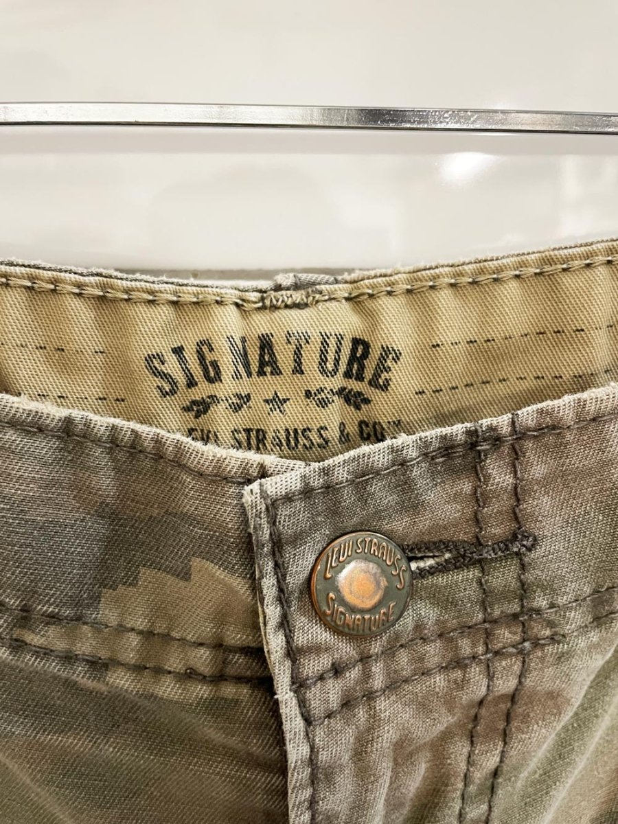 levi's pixel camo long cargo shorts - good market thrift store