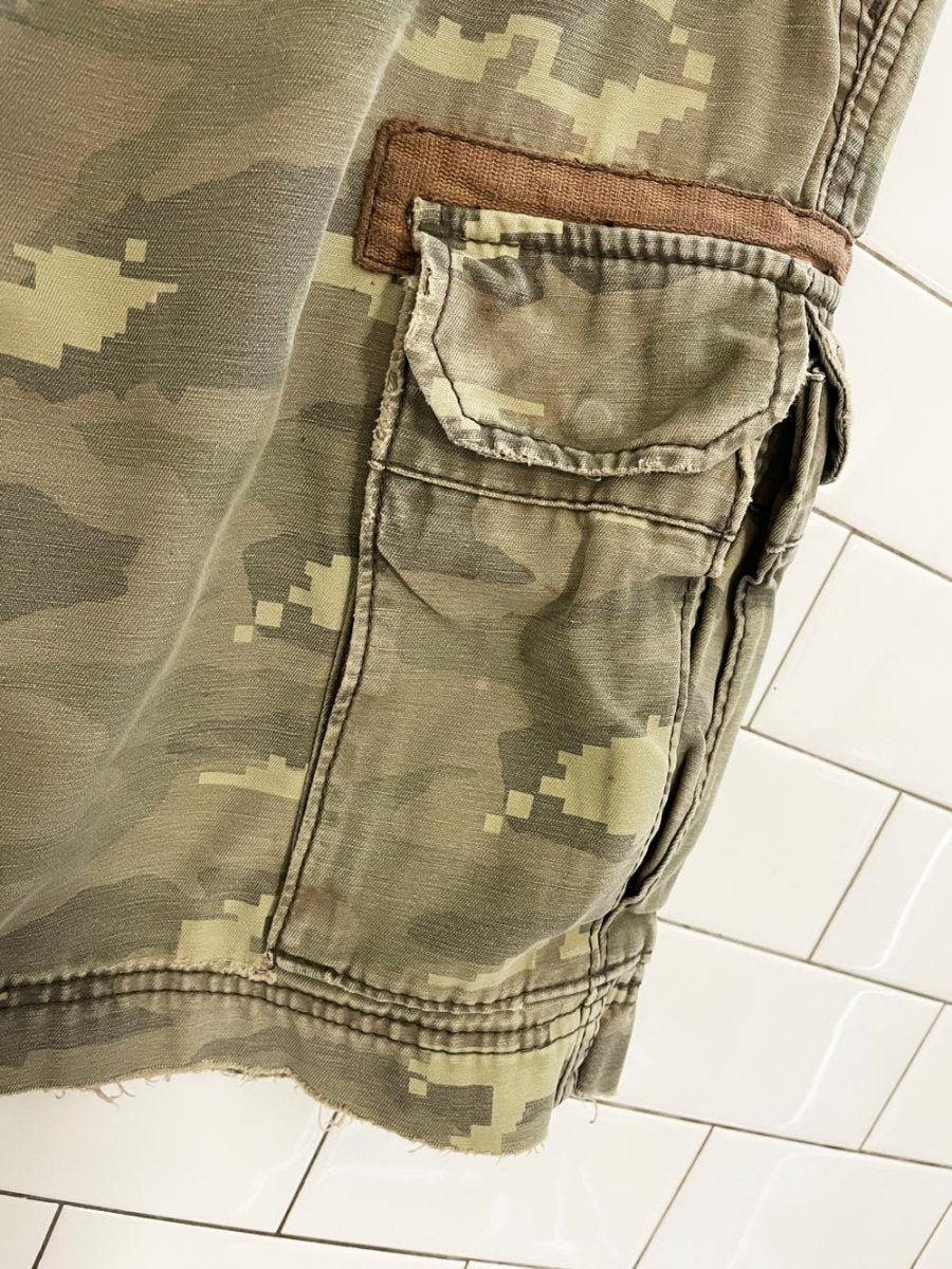 levi's pixel camo long cargo shorts - good market thrift store