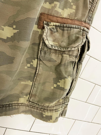 levi's pixel camo long cargo shorts - good market thrift store