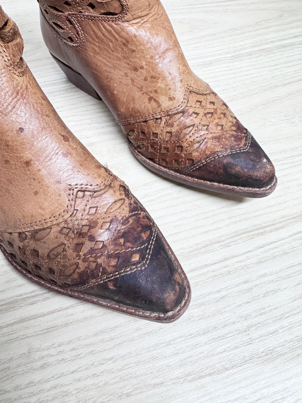 vintaeg 90s nine west perforated leather western cowboy boots