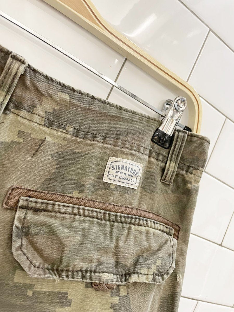 levi's pixel camo long cargo shorts - good market thrift store