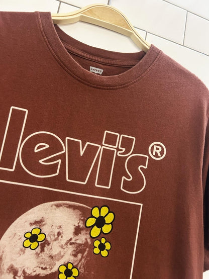 levi's our planet relaxed graphic tee - good market thrift store