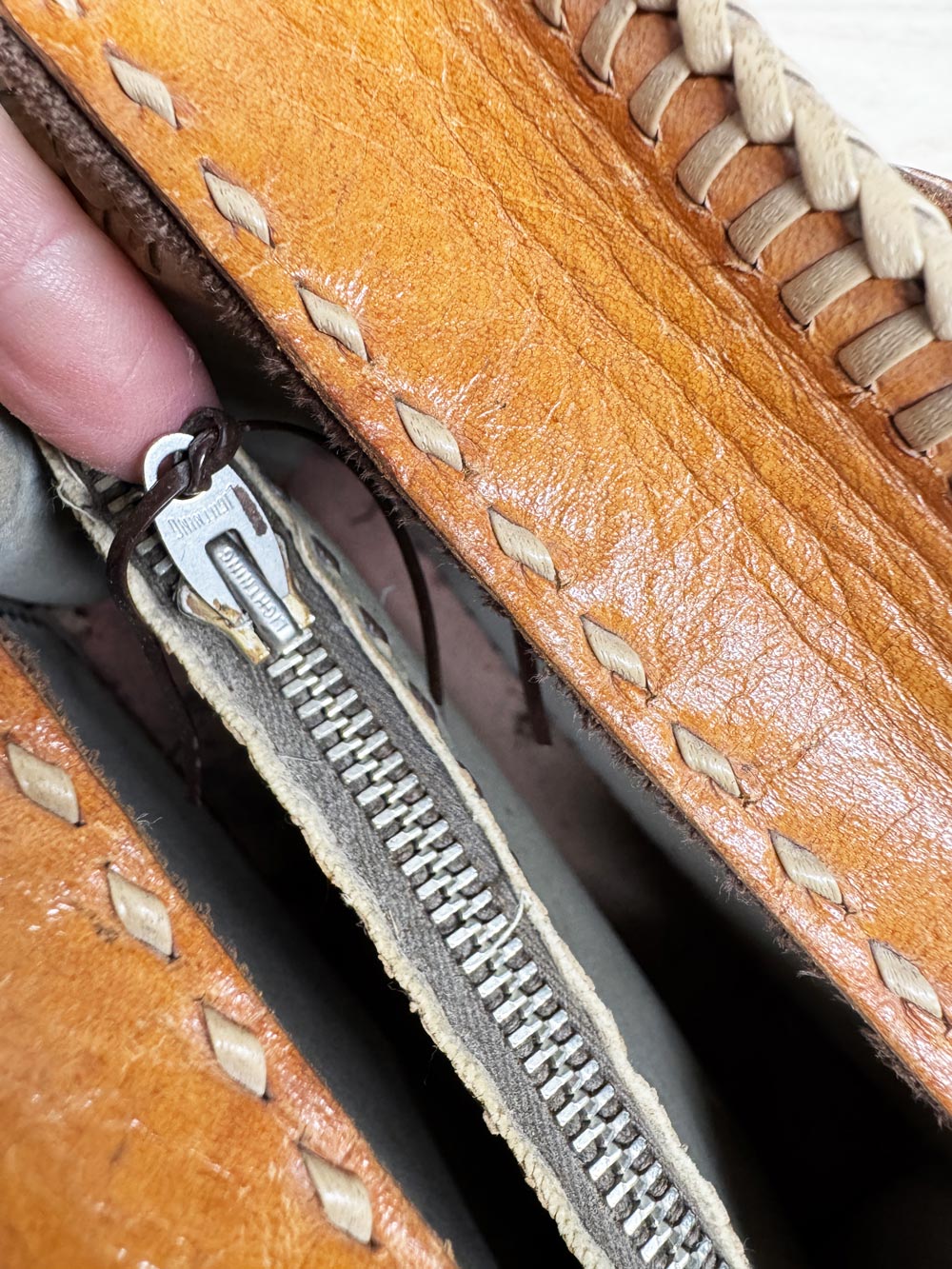 vintage 70s tooled leather braided edge structured handbag | lightning zipper