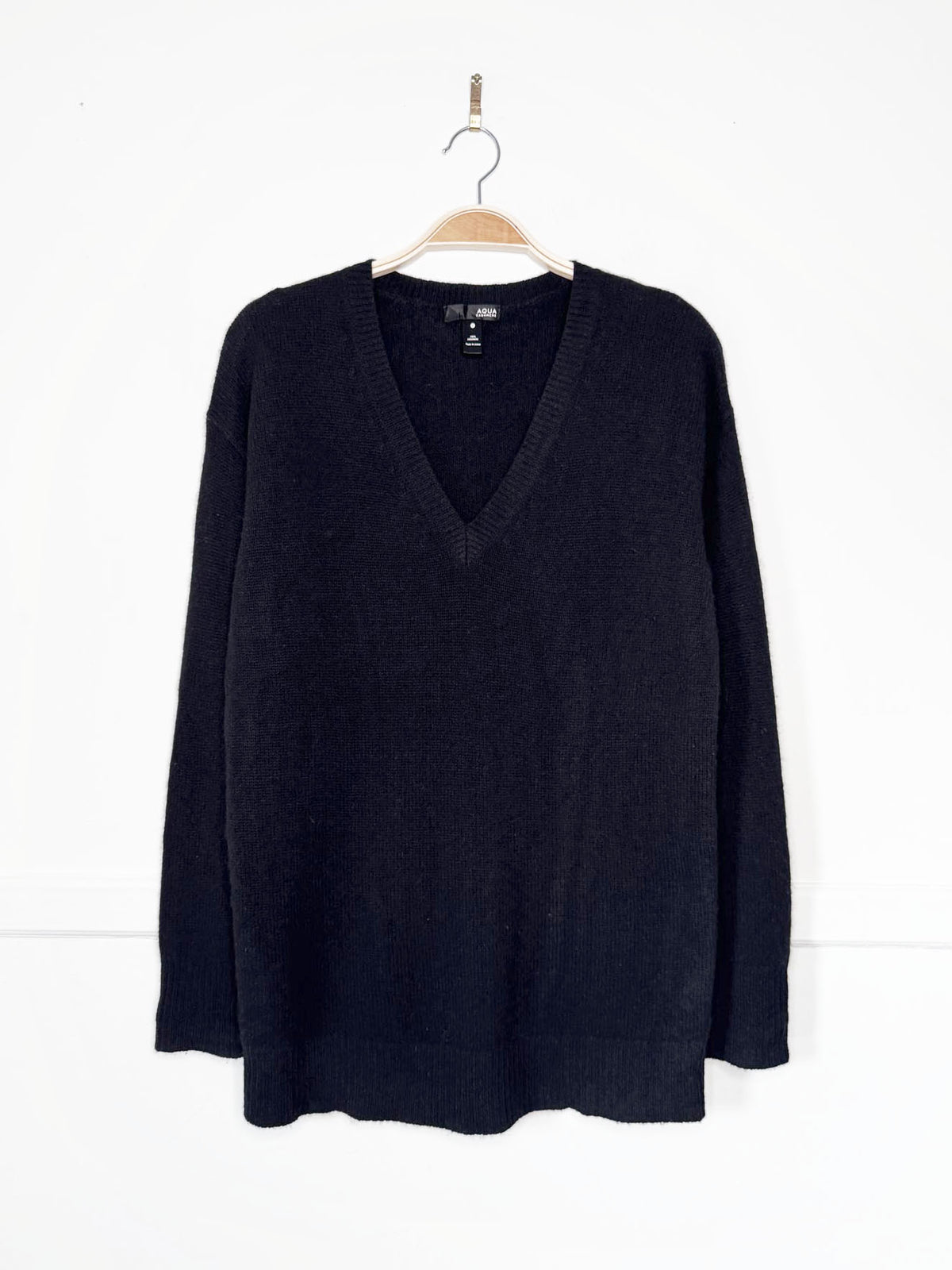 aqua cashmere 100% cashmere knit v-neck sweater
