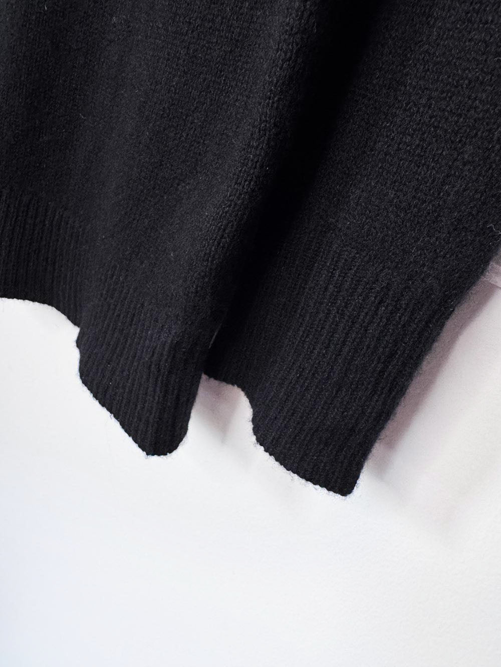 aqua cashmere 100% cashmere knit v-neck sweater