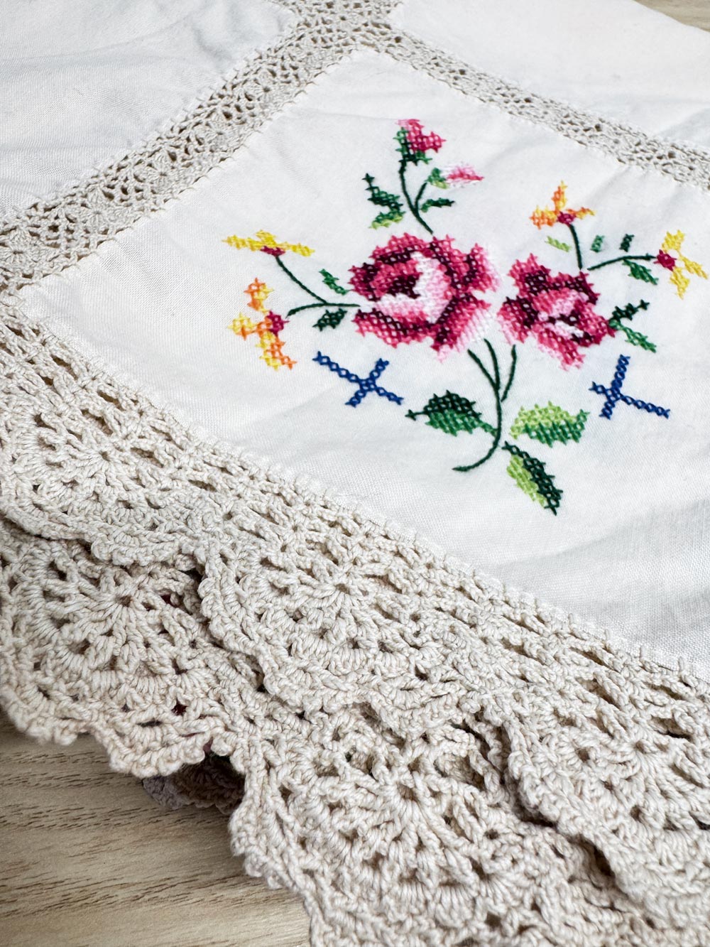 vintage crochet trim hand-embroidered square table cloth