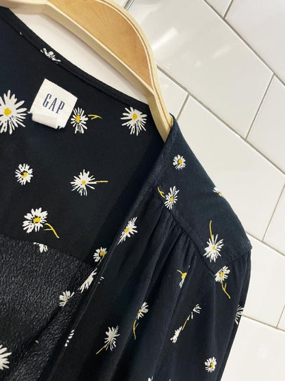 gap daisy wrap around tie waist blouse - good market thrift store