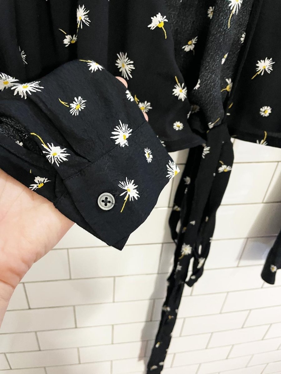 gap daisy wrap around tie waist blouse - good market thrift store