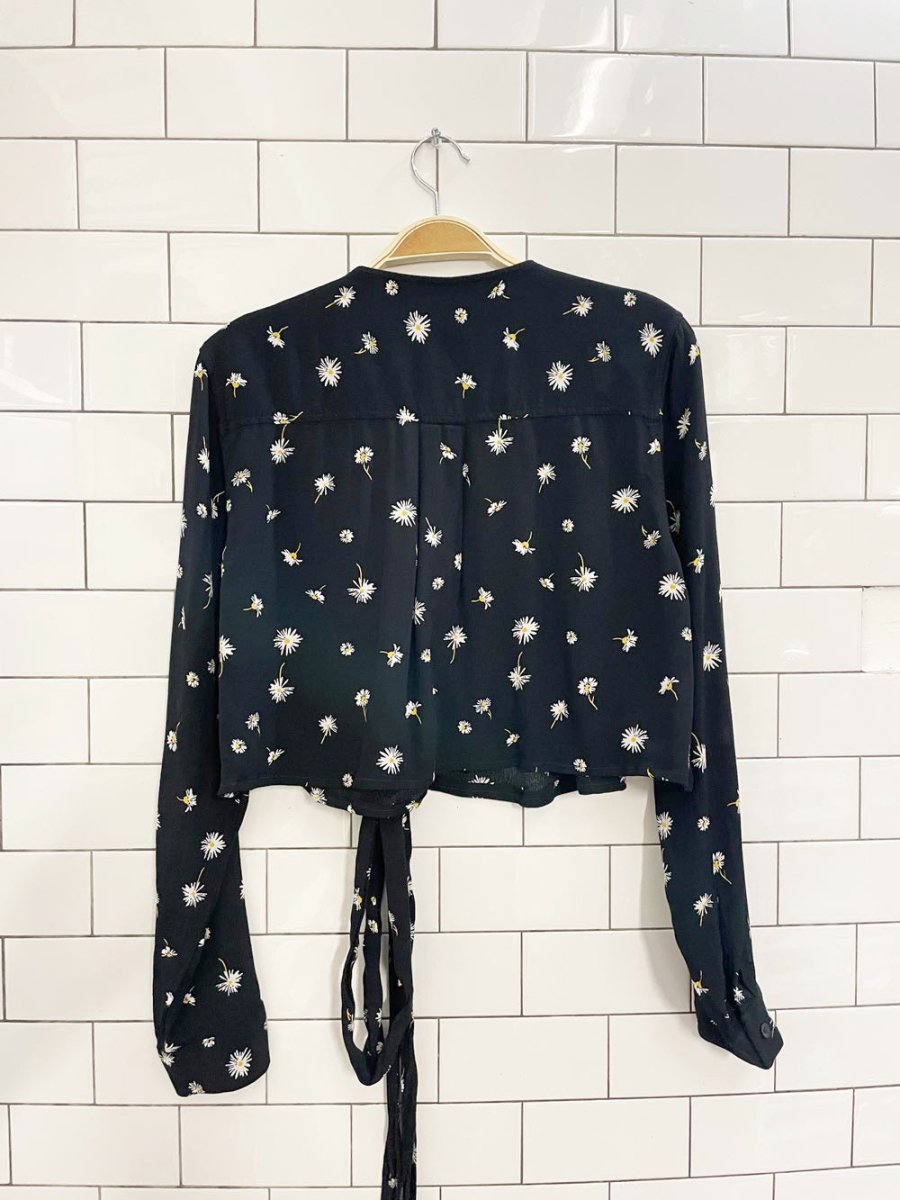 gap daisy wrap around tie waist blouse - good market thrift store