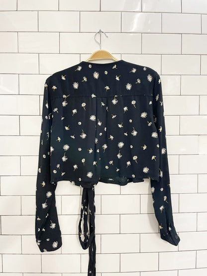 gap daisy wrap around tie waist blouse - good market thrift store
