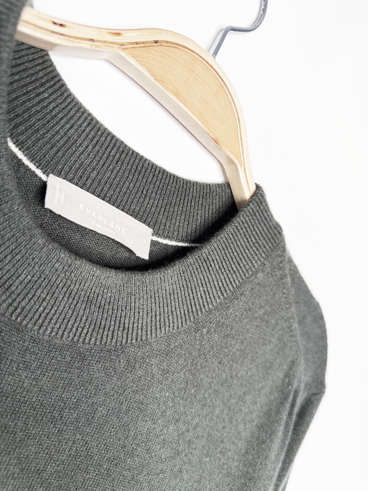 everlane 100% cashmere knit crewneck sweater