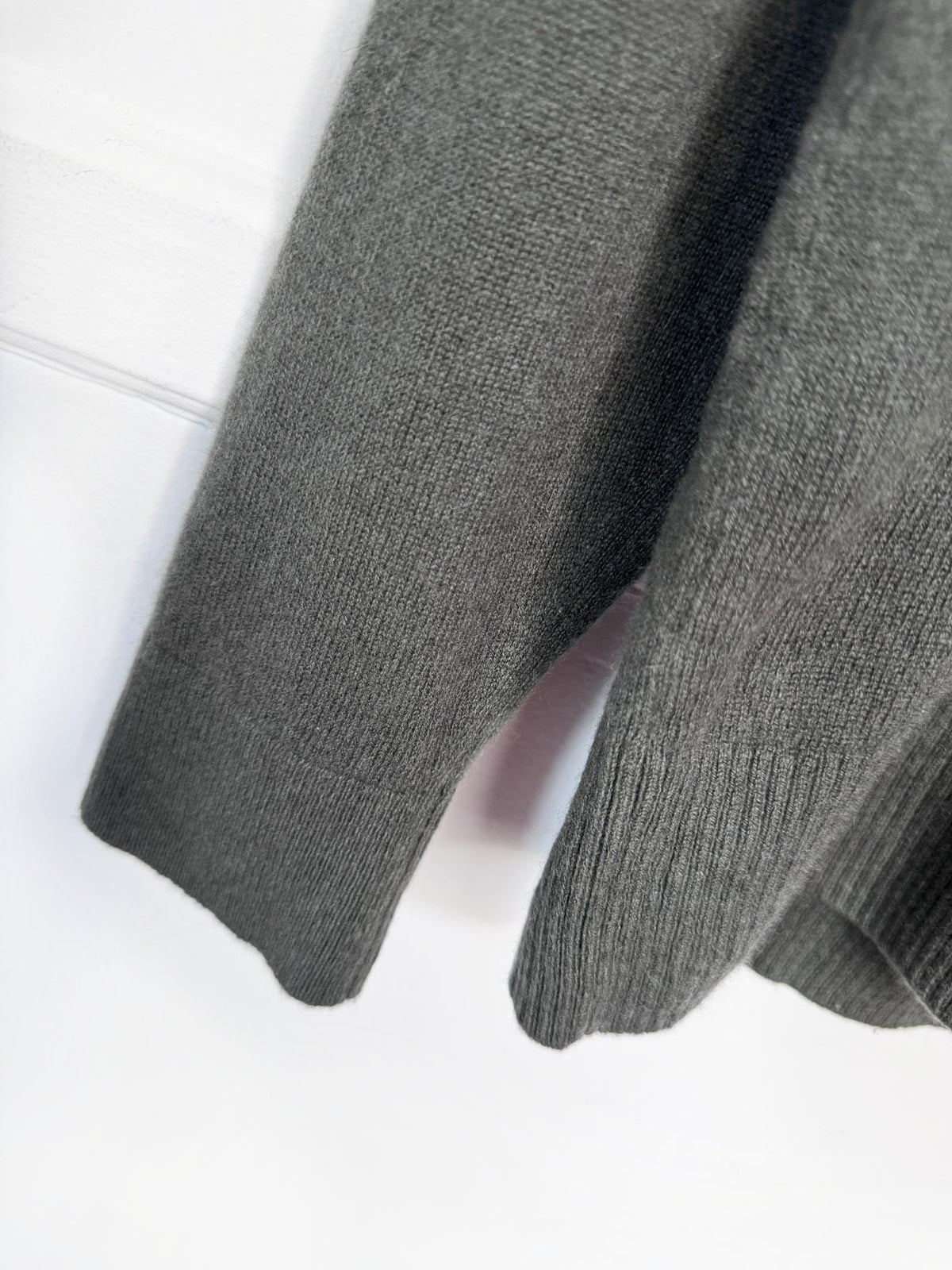 everlane 100% cashmere knit crewneck sweater