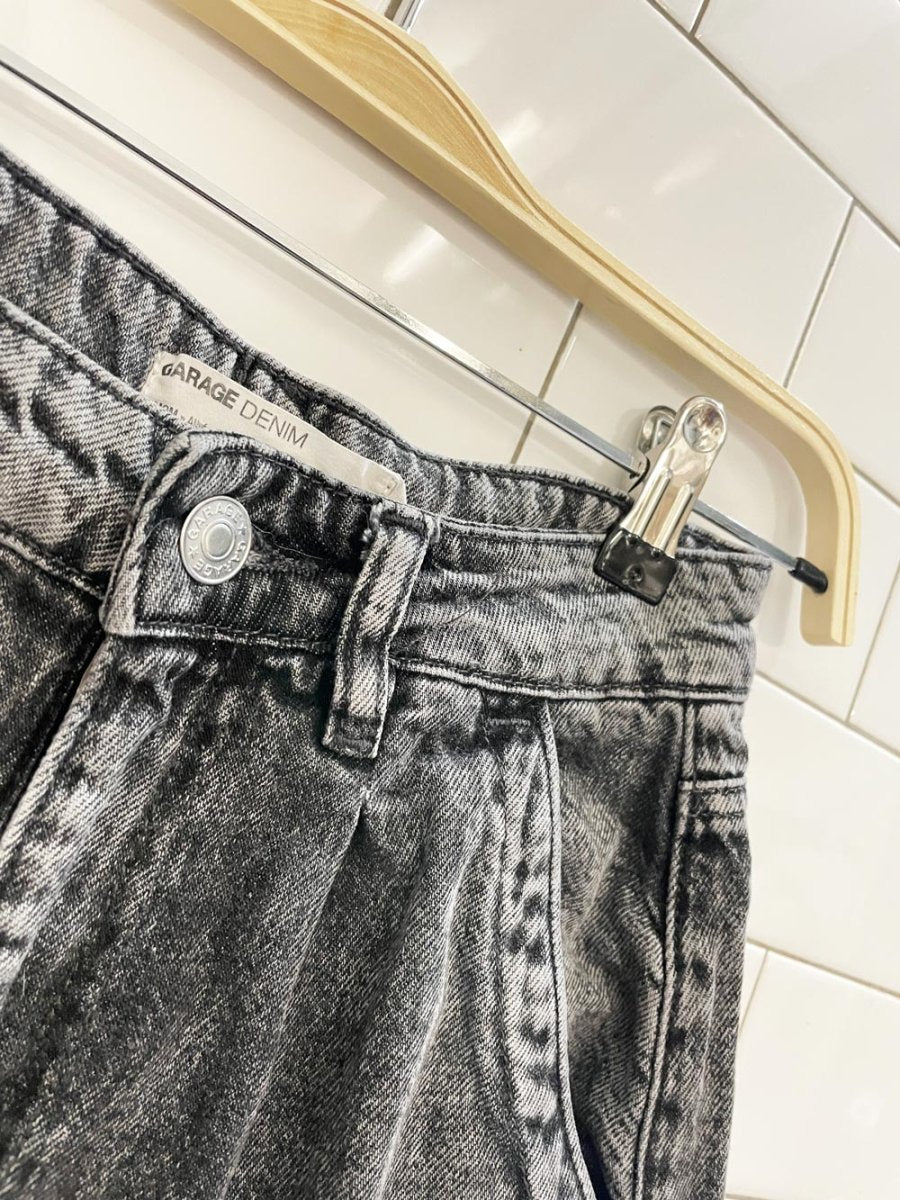 garage 80s mom pleated denim shorts - good market thrift store