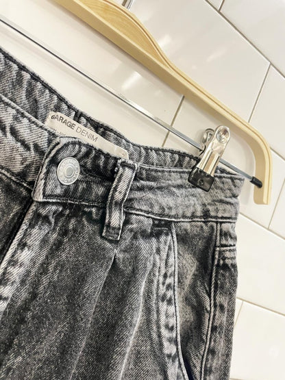 garage 80s mom pleated denim shorts - good market thrift store