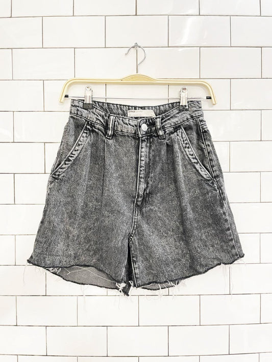 garage 80s mom pleated denim shorts - good market thrift store