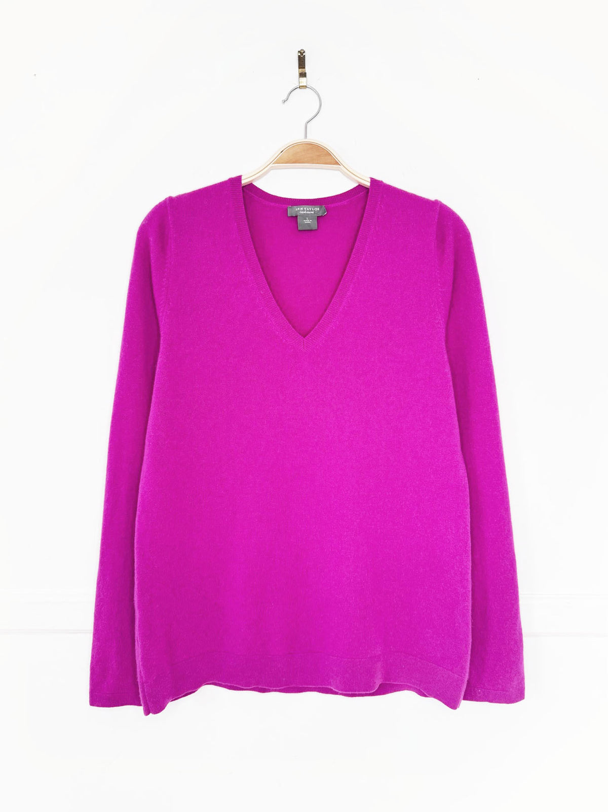 ann taylor 100% cashmere knit v-neck sweater