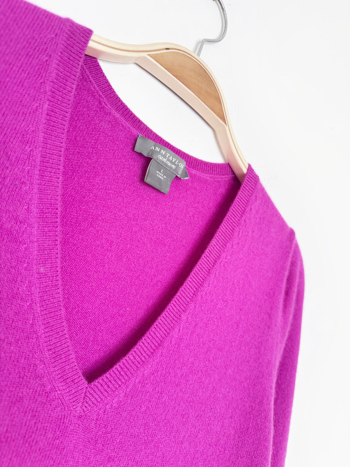 ann taylor 100% cashmere knit v-neck sweater