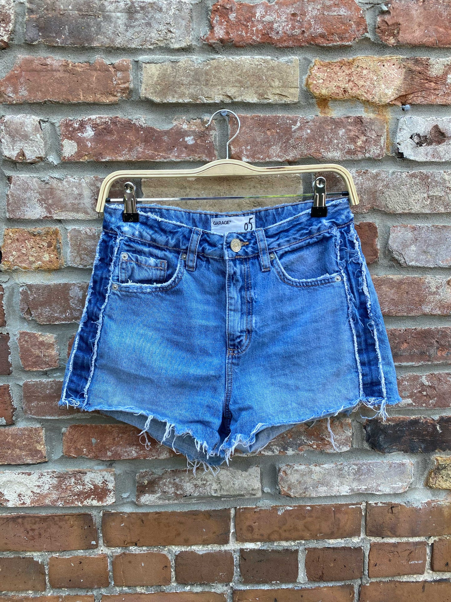 garage contrast side denim shorts