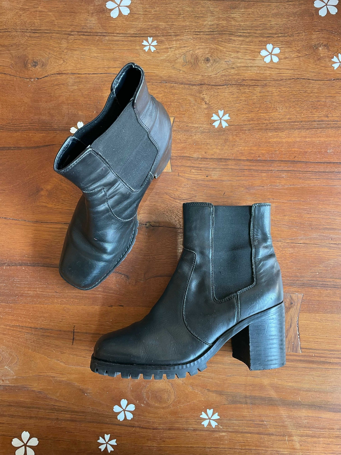 UO beth square toe leather chelse boot