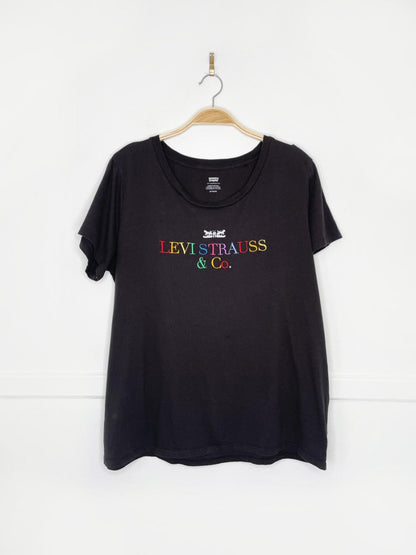 UO x levi's rainbow logo embroidered tee - good market thrift store