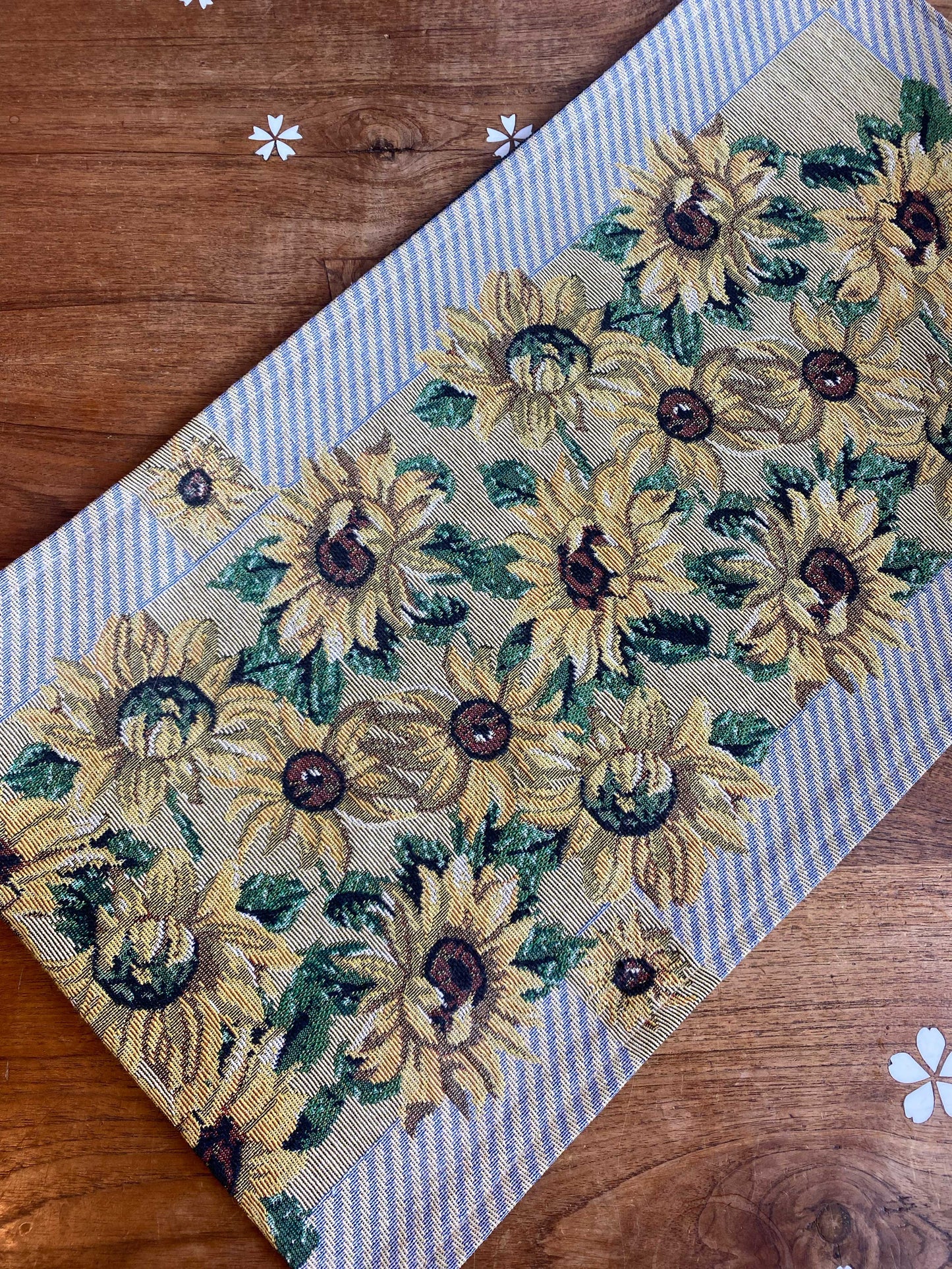 00's sunflower table runner
