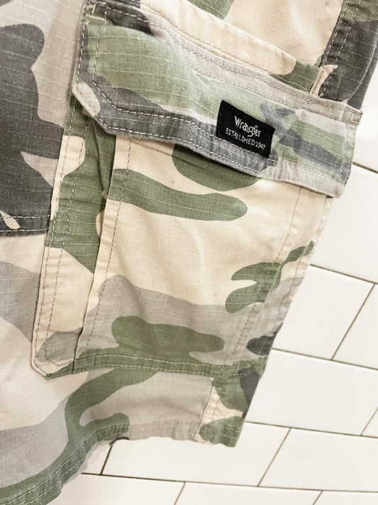 wrangler relaxed fit camo long cargo shorts - good market thrift store