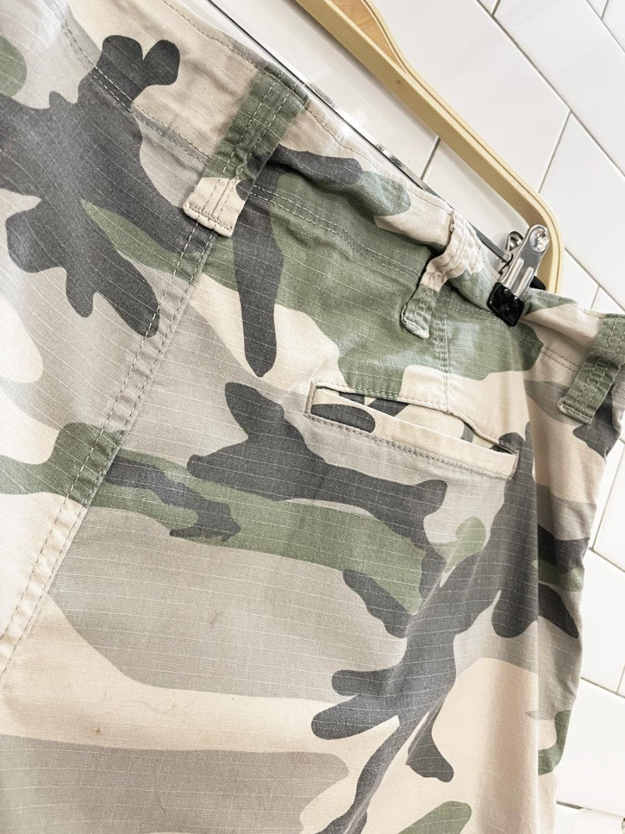 wrangler relaxed fit camo long cargo shorts - good market thrift store