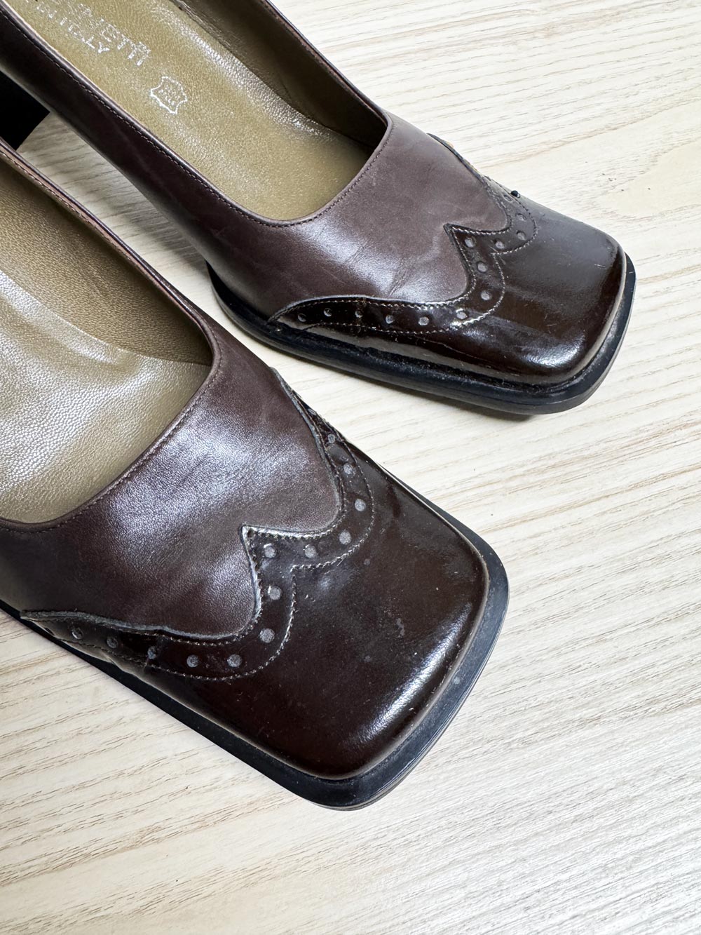 vintage 00s giannetti wingtip brogue square toe pumps | made in Italy