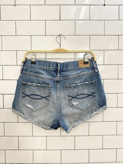abercrombie mid - rise denim shorts - good market thrift store