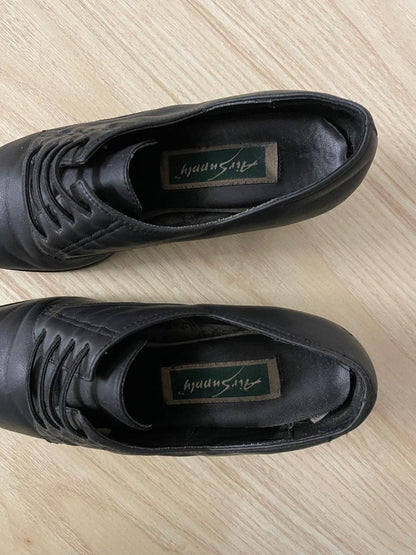 vintage 90s air supply heeled leather loafer - good market thrift store