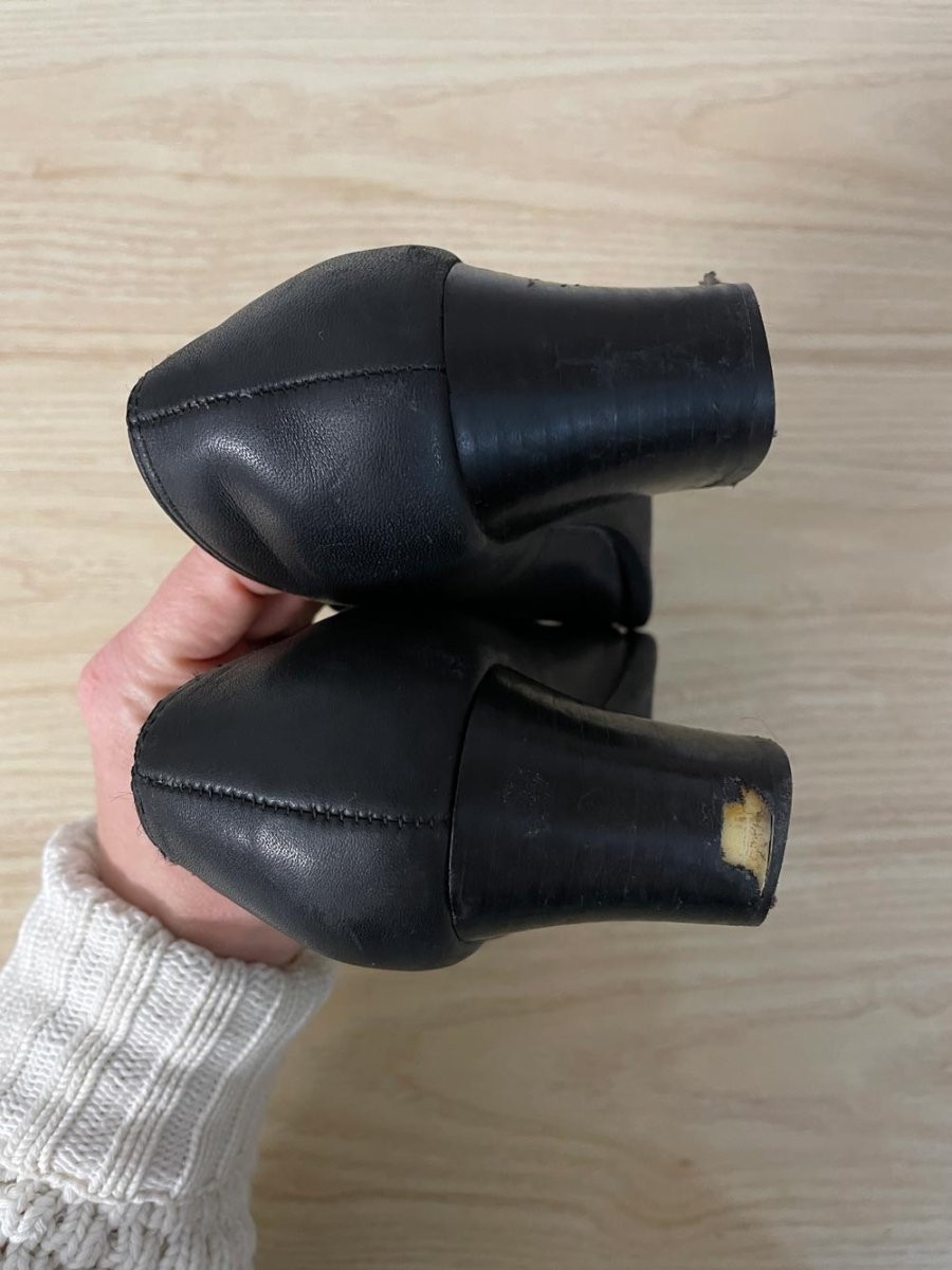 vintage 90s air supply heeled leather loafer - good market thrift store