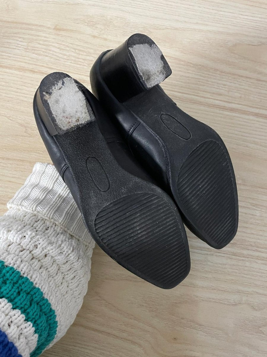 vintage 90s air supply heeled leather loafer - good market thrift store