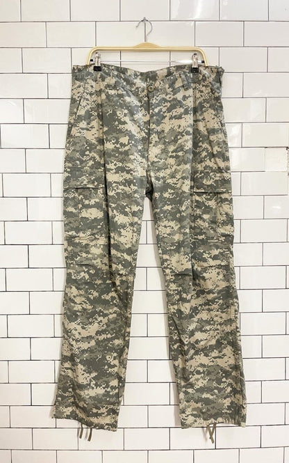 backbone pixel camo cargo parachute pant - good market thrift store