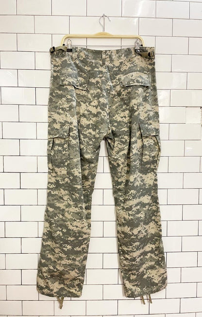 backbone pixel camo cargo parachute pant - good market thrift store