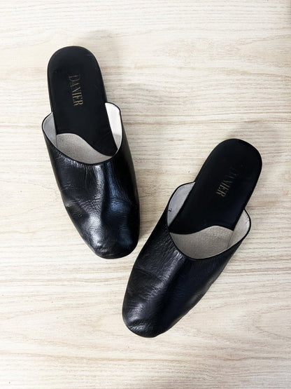 danier minimal leather slip on mules - good market thrift store