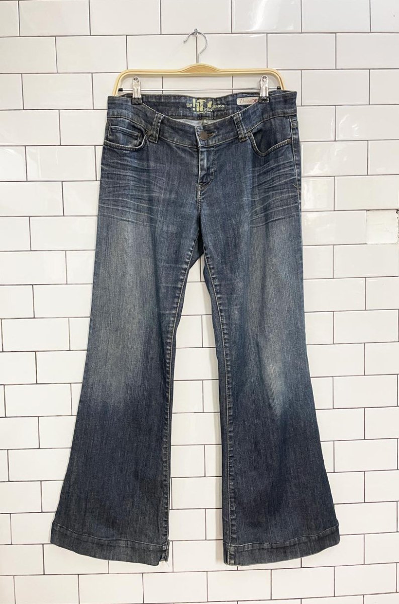 y2k los angeles IT dream low rise diva flare leg jeans - good market thrift store