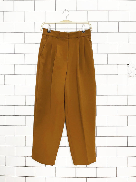 wilfred effortless pleated barrel leg trouser | aritzia