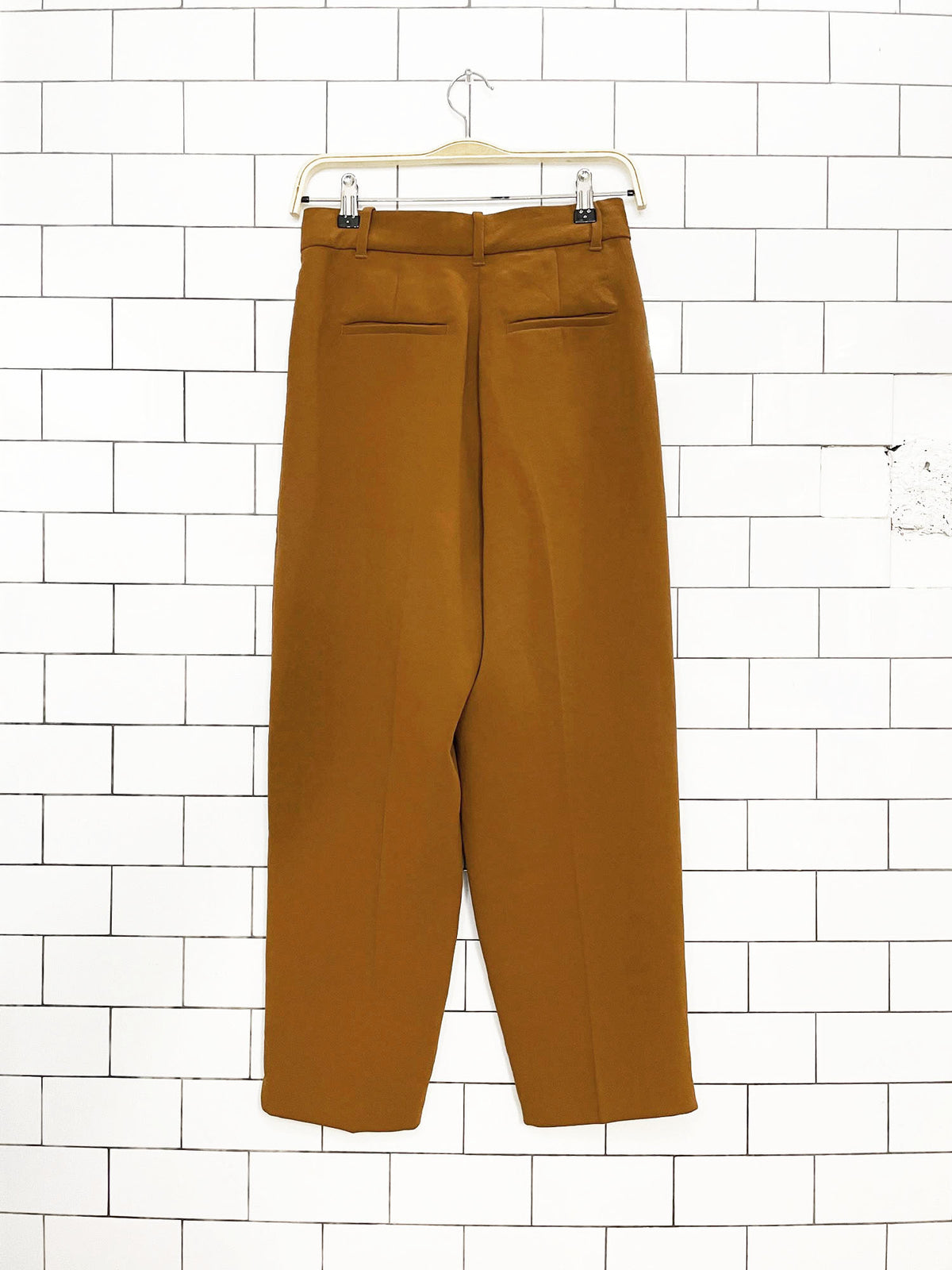 wilfred effortless pleated barrel leg trouser | aritzia