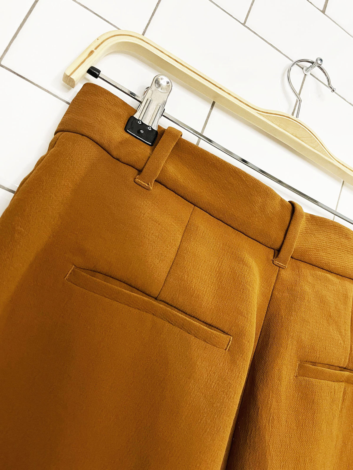 wilfred effortless pleated barrel leg trouser | aritzia