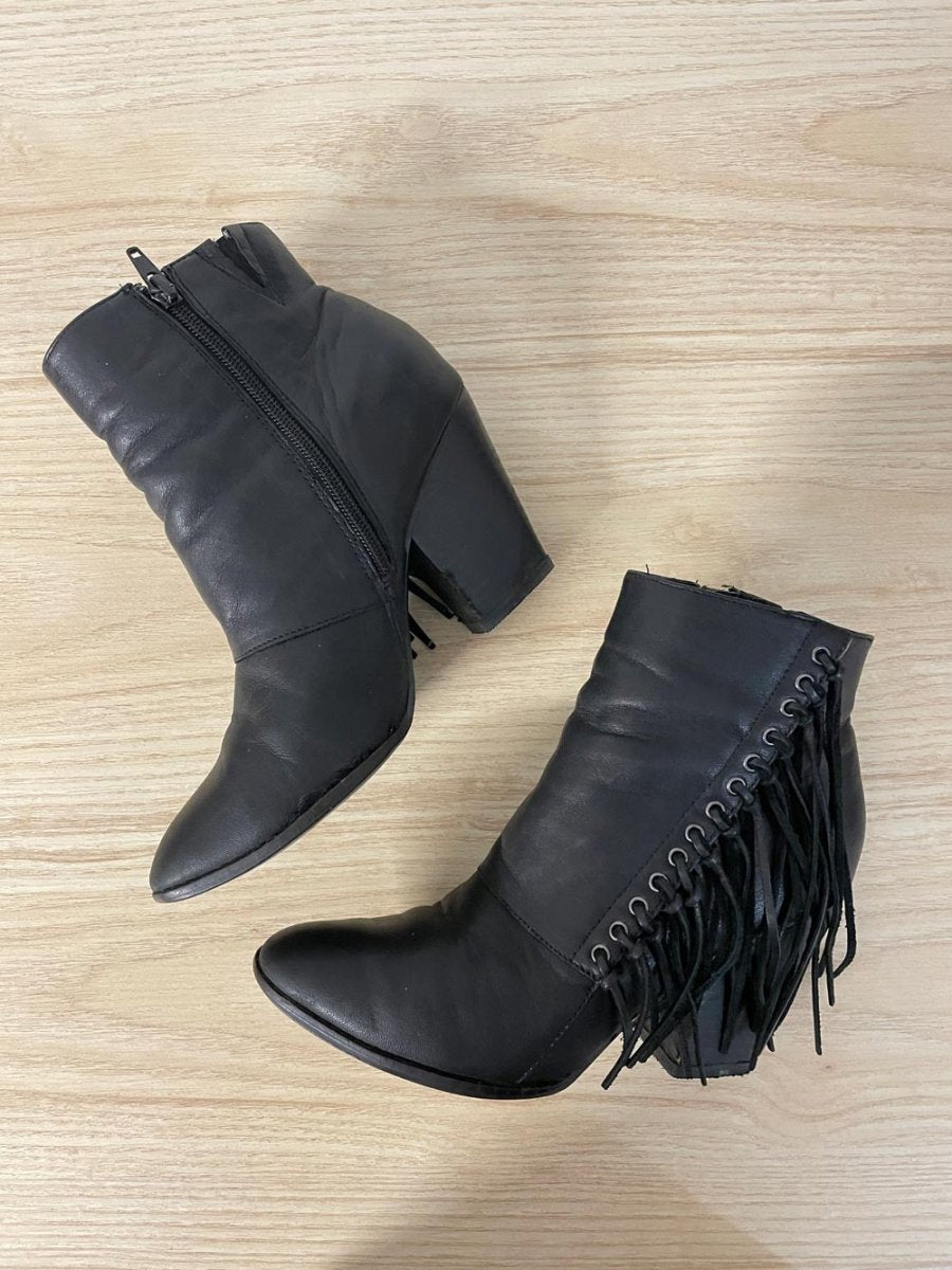 aldo western fringe heeled leather boot - good market thrift store
