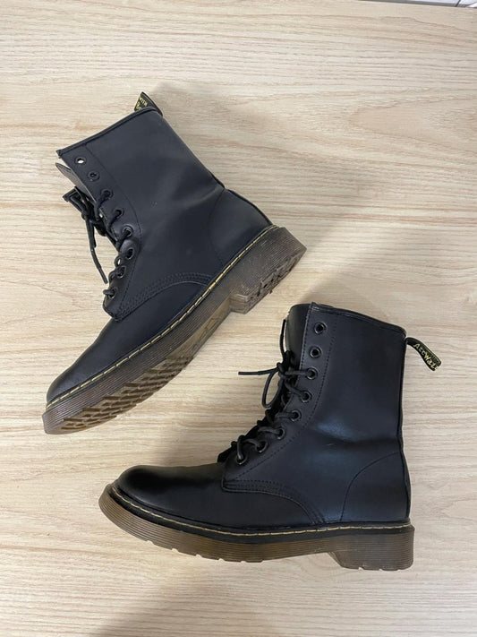 doc marten 1460 original 8 - eye leather boot - good market thrift store