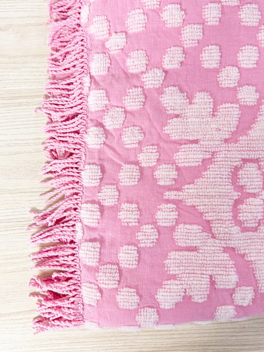 vintage 60s pink tufted fringed bedspread - good market thrift store