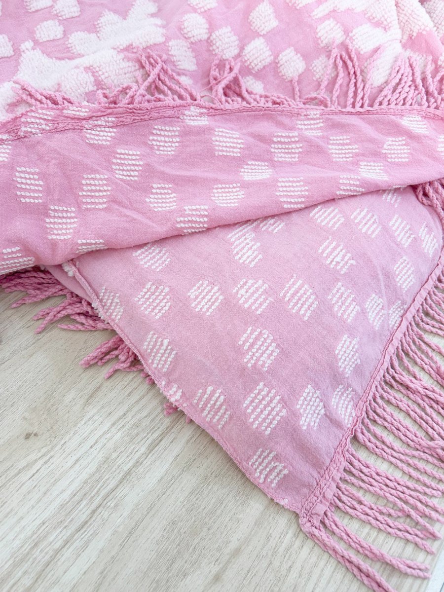 vintage 60s pink tufted fringed bedspread - good market thrift store